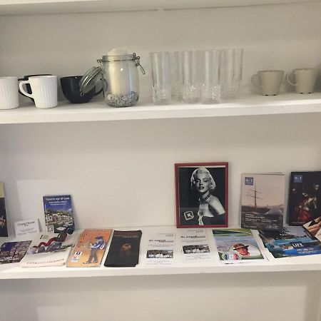 나폴리 Chiaia House B&B 외부 사진